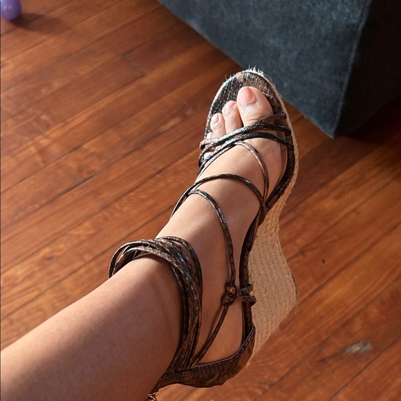 Jennifer Lopez Brown Snakeskin Print Wedge Sandals - Picture 1 of 4